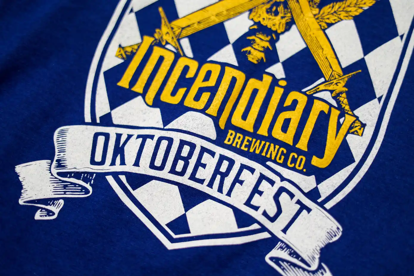screen-print-detail-halftone-crest